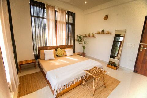 Private Room 103 @ The Jungalow by AVVAs Stays