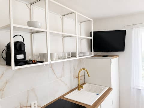 (PEARL04) Pearl Arbor Studio 4