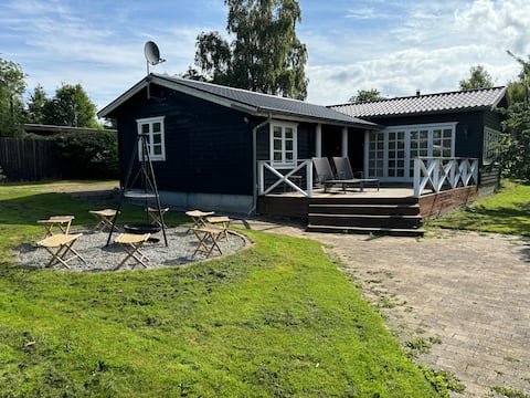 Bright summer house with 9 beds + foldable guest bed