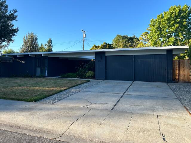 4b2b Single1 story home Palo Alto near Stanford gallery image 2