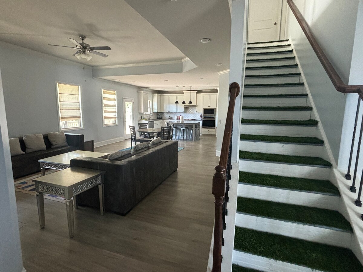Where Luxury Meets Comfort!"