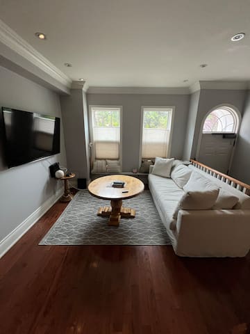 3 Bed Home w/Park Views/on Bloor st. Above subway. gallery image 4