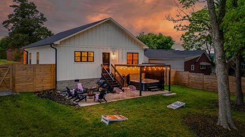 Stroll to Main St, Hot Tub, Fenced Yard, FirePit