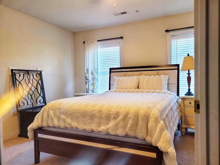 אחד משני חדרי הרחצה עם ג'ק וג'יל.