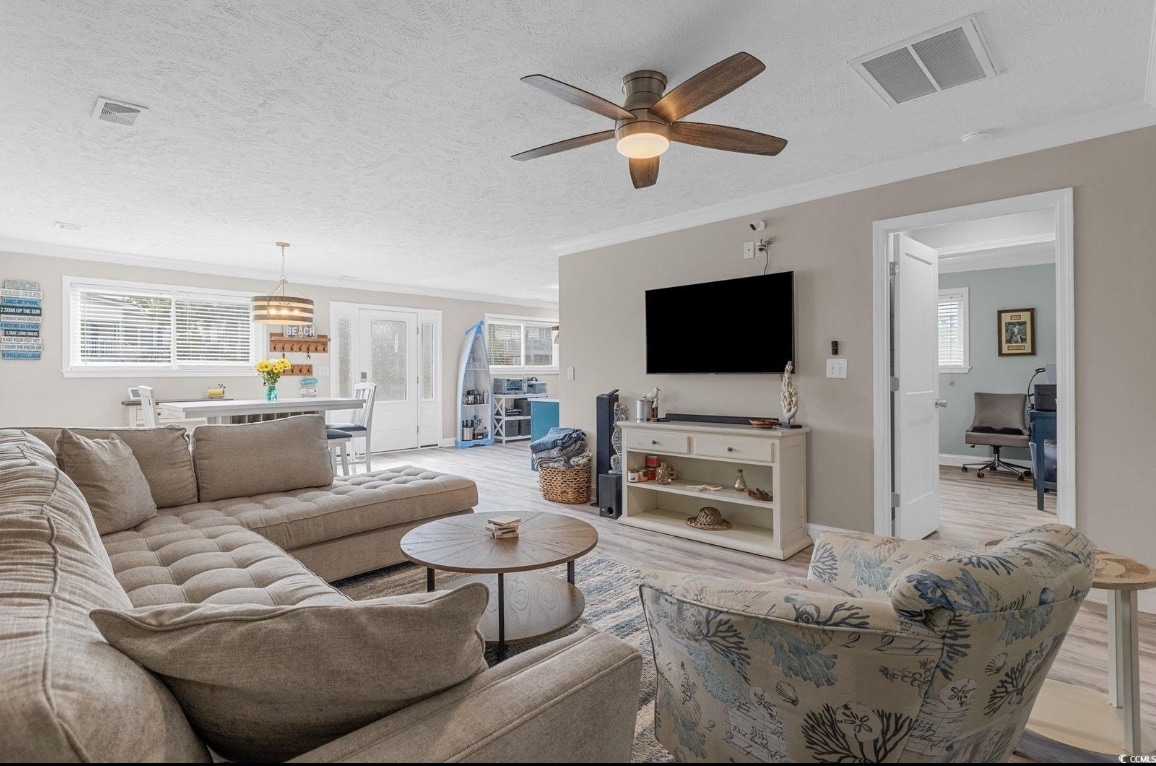 Top Airbnb: Seaside Serenity: 3BR w/Pool, Walk to the Beach! in North Myrtle Beach
