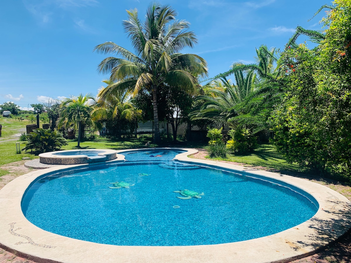 Popular Airbnb listing: Casa Palmas in Temixco