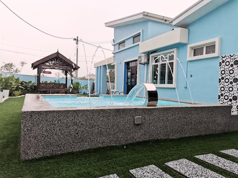 BlueCasa Homestay Private pool, BBQ, Bali gazebo.