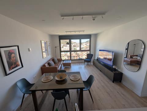 Popular Airbnb listing: 15th floor Luxury 2BR retreat w/ panoramic vistas in Martiricos