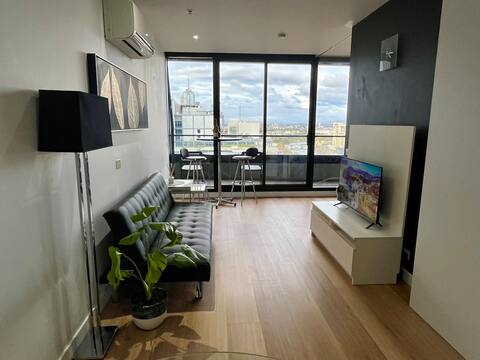 Popular Airbnb listing: Great Location! Amazing Views! in Melbourne