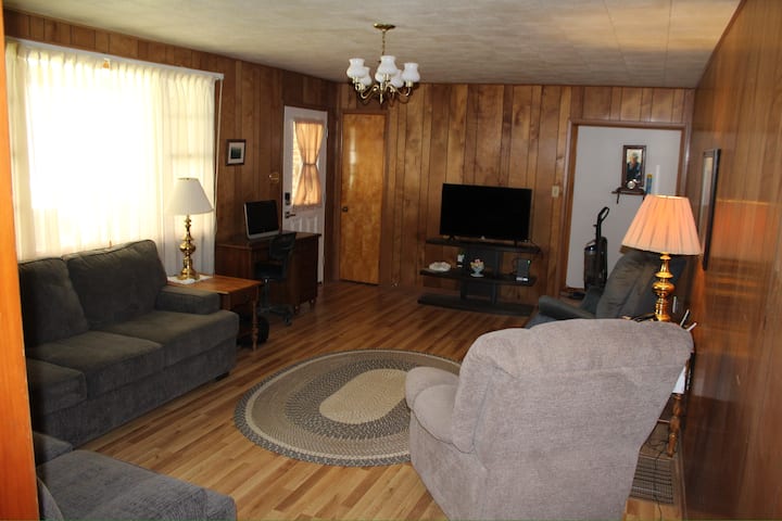 Ranch On The River
Seneca Rocks
4 Br - Seneca Rocks, WV