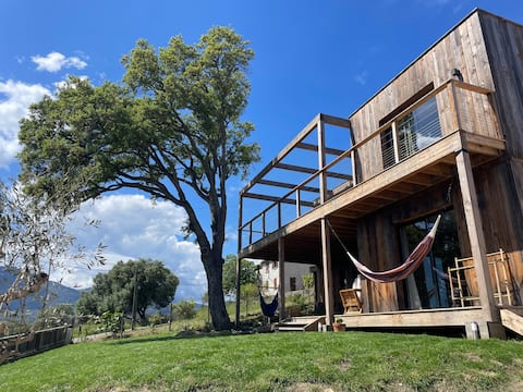 Joli studio neuf en pin laricio