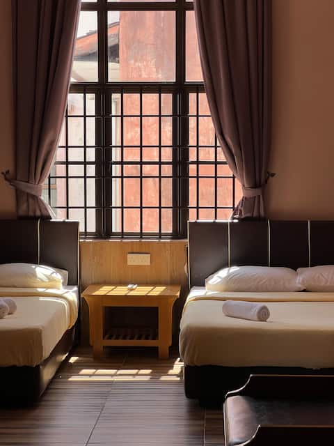 12 pax KK Marina Court Penthouse Spacious 2-story 4 bedroom 4 bathroom apartment in the heart of Kot