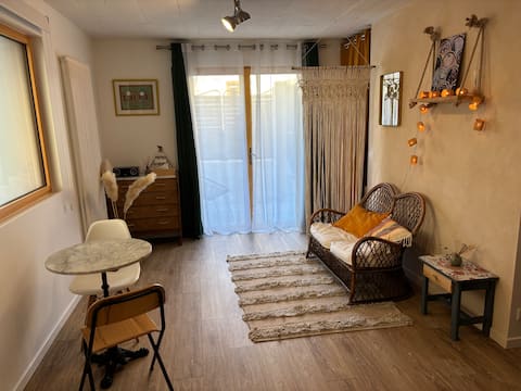 Successful Airbnb property: Charming independent apartment in Montreuil
