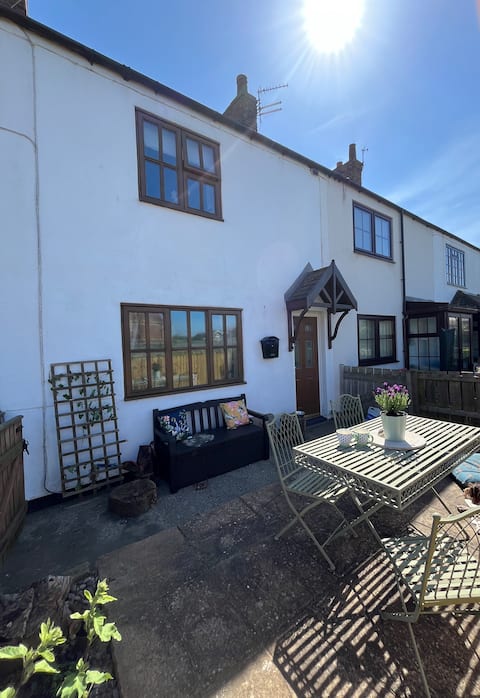 Cosy Seaside Cottage