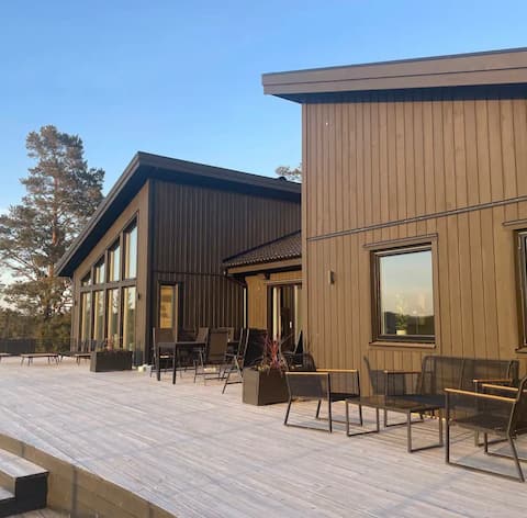 The house on the hill overlooking the nearby disc golf.