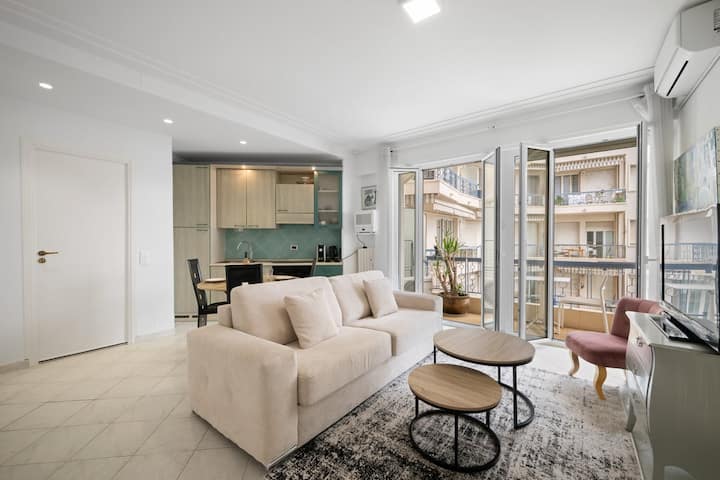 La Piscine Appartement En Bord De Mer, Parking - Menton