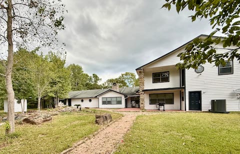 Big Family Gathering- 8 bedrooms-14 beds