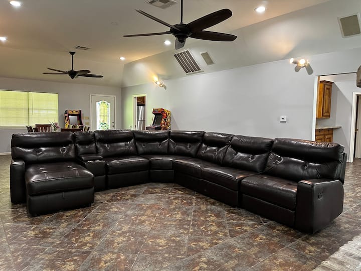 Big Family Gathering- 8 Bedrooms-14 Beds - Cleveland, TX