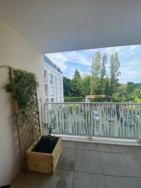 Recent apartment, near tram.