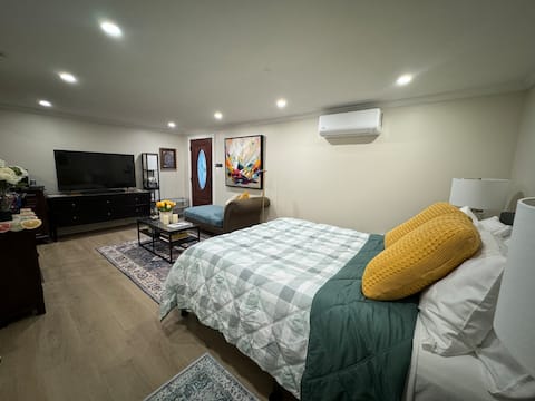 Cozy Studio in East Meadow