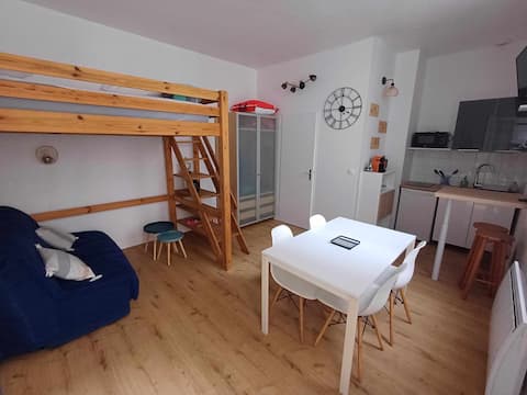 Top Airbnb: L'Admy 24 studio, super center, old port, quiet à La Rochelle