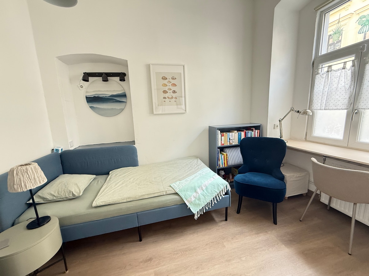 Tagesbett oder Bett 90x200
Daybed or bed