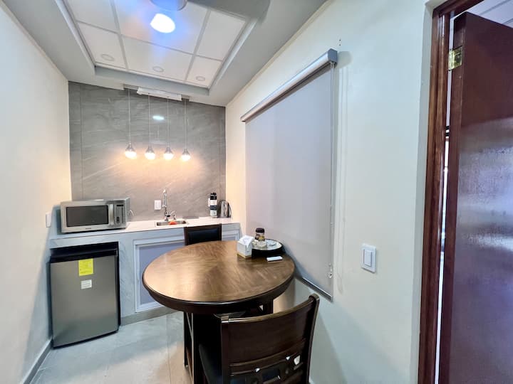 Apartment | King | 85" Tv | 5 Min Bus Station - Ciudad Victoria