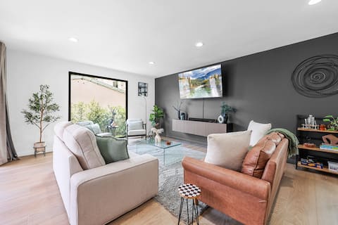 Modern Home Near Disney & DTLA