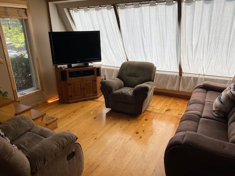 Popular Airbnb listing: The countryside in town! in Gatineau