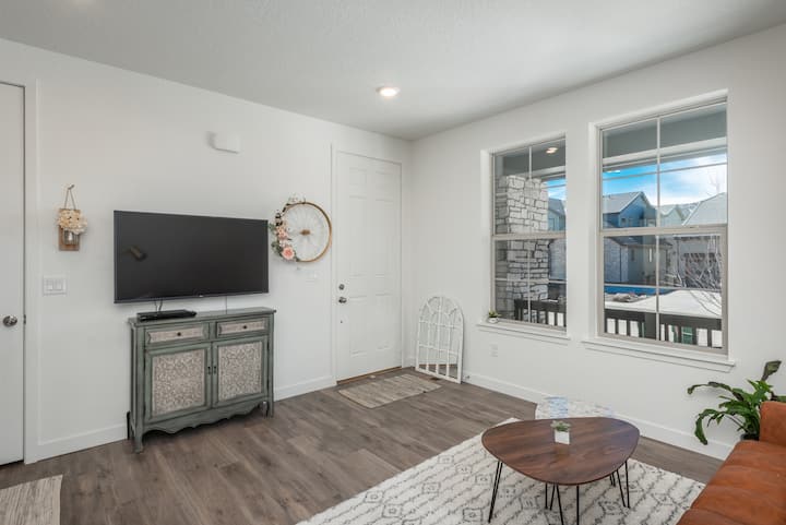 New Listing! The Show - A Red Rocks Retreat - Lakewood, CO