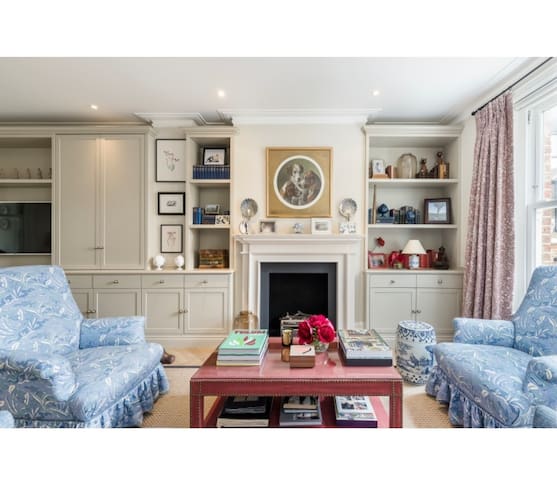 Battersea Luxury 4 Bedroom Entire Family Home gallery image 2