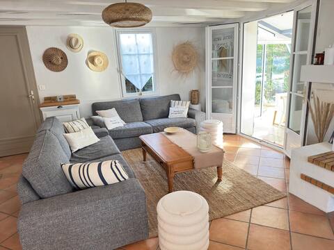 Successful Airbnb property: Villa 5 * 4 bedrooms and pool in Noirmoutier En L'île