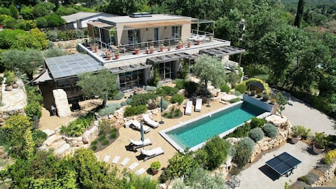 Luxury Villa – in the Village , Pool, Sauna, A/C