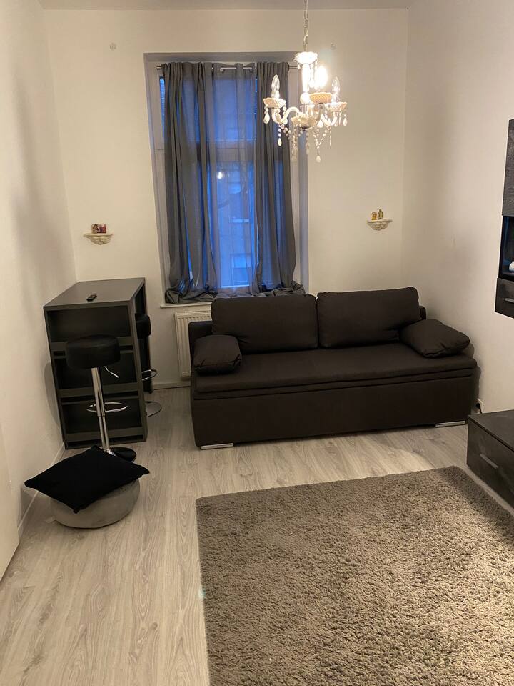 Wohnung Mit Luxusfernseher! 2,15 Meter! 85 Zoll! - Düsseldorf