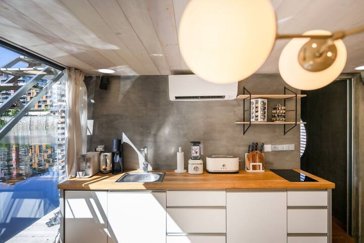 Houseboat Holešovice gallery image 5