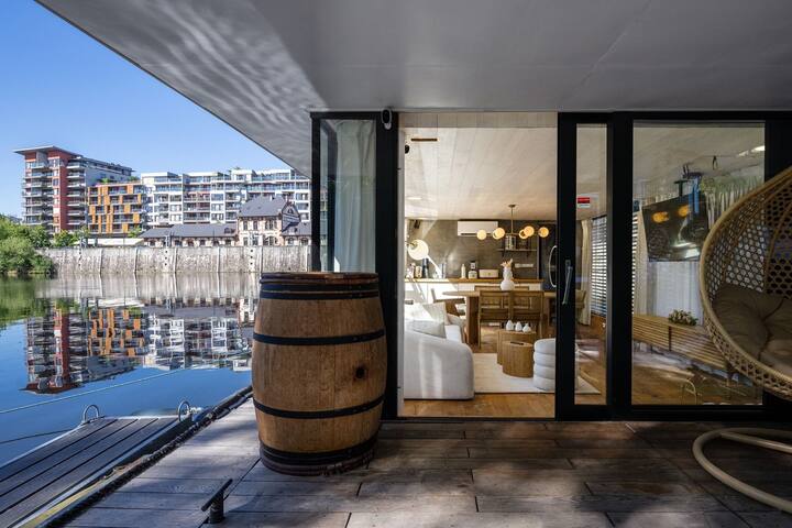 Houseboat Holešovice gallery image 2