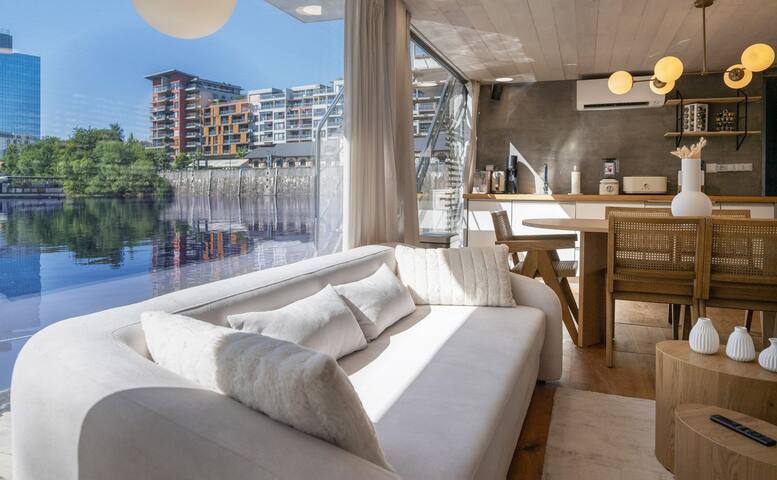 Houseboat Holešovice gallery image 4