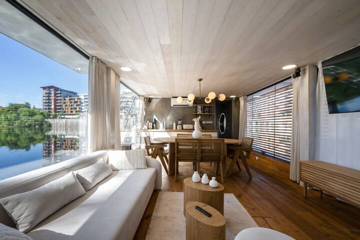 Houseboat Holešovice gallery image 3