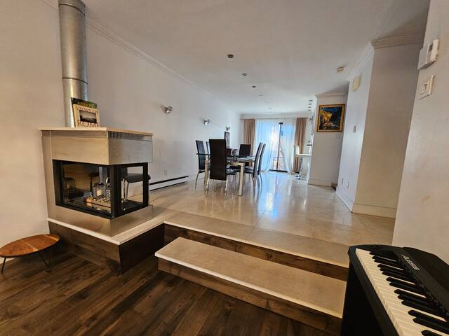 Spacious 2 storey Townhouse,3 rooms,1.5 bathrooms