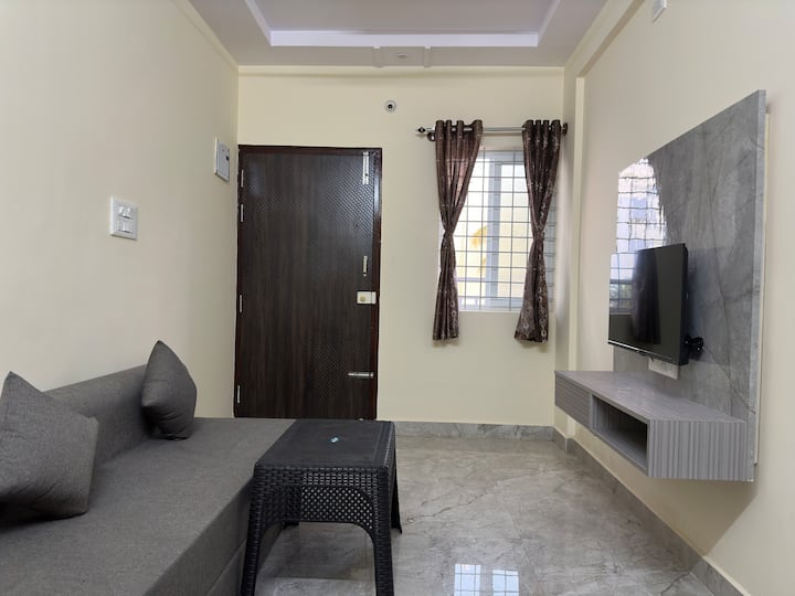 1Bhk with Lift 102 (300mtr from TechMahindra)