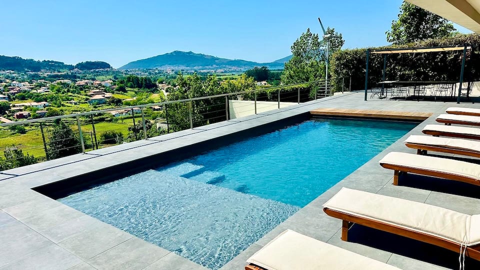 Top-earning Airbnb listing in Caminha, 6 bedrooms