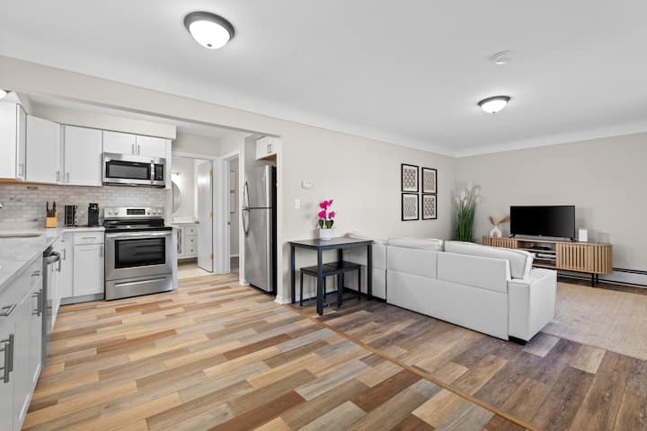 Modern Royal Oak 1br Near Corewell + Walk To Dt - Bloomfield Hills, MI
