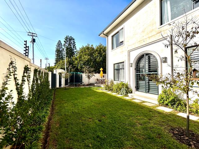 Four BDR Family Home in Claremont