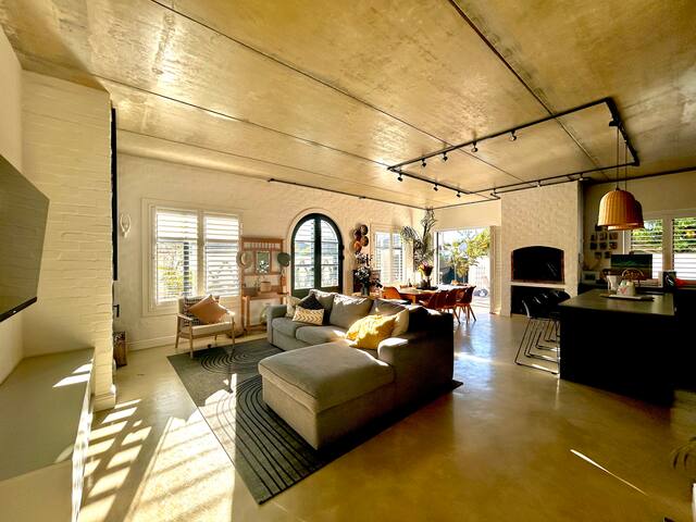 Four BDR Family Home in Claremont gallery image 2