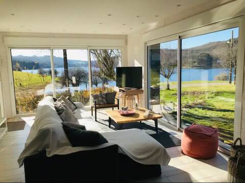 Beautiful lakefront home