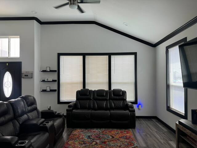 Stunning Retreat in Dallas gallery image 3