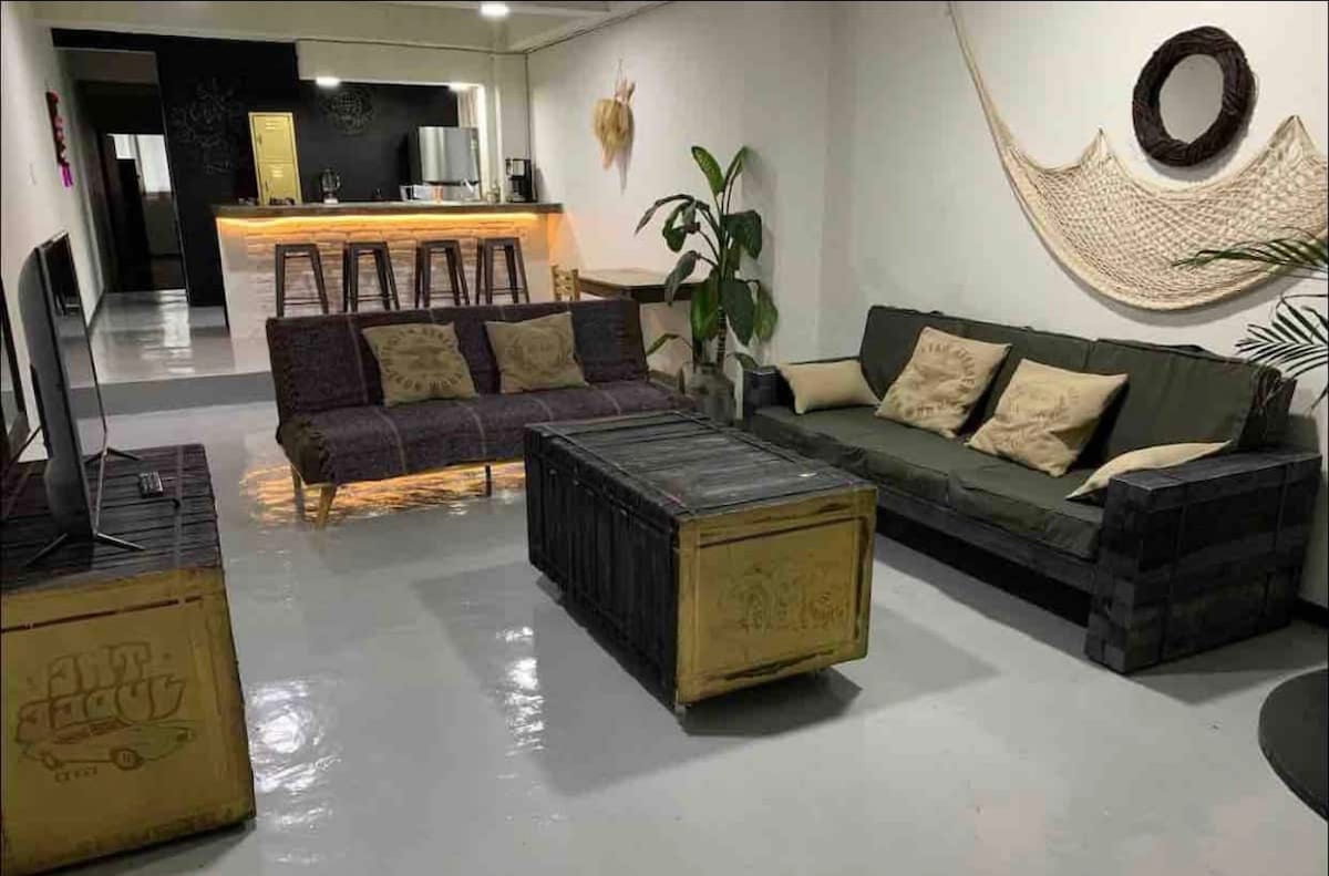 Anuncio de Airbnb popular: Centro spacious & stylish 2bdr ch4 en Obrera