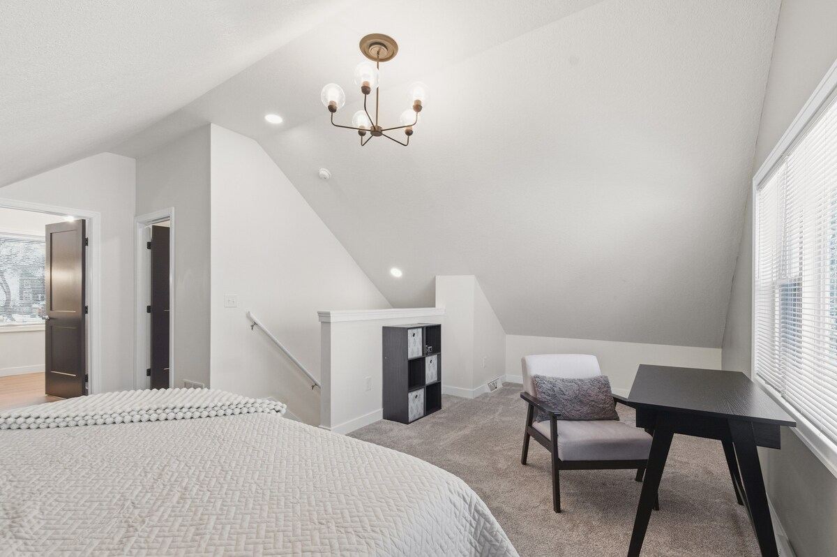The upstairs bedroom is a private oasis.  It is the perfect place to put in some work time, rest well, and unwind after a busy day in Erie. 