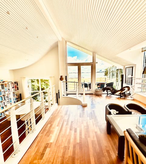 Successful Airbnb property: Beachfront, 5 Bedrooms, garden sauna, B&O, sport in Struer