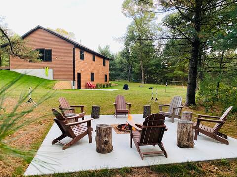Bear Paw Lodge NEW Luxurious Cabin in serene woods